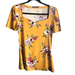 𝅺Suzy Shier Floral Top
